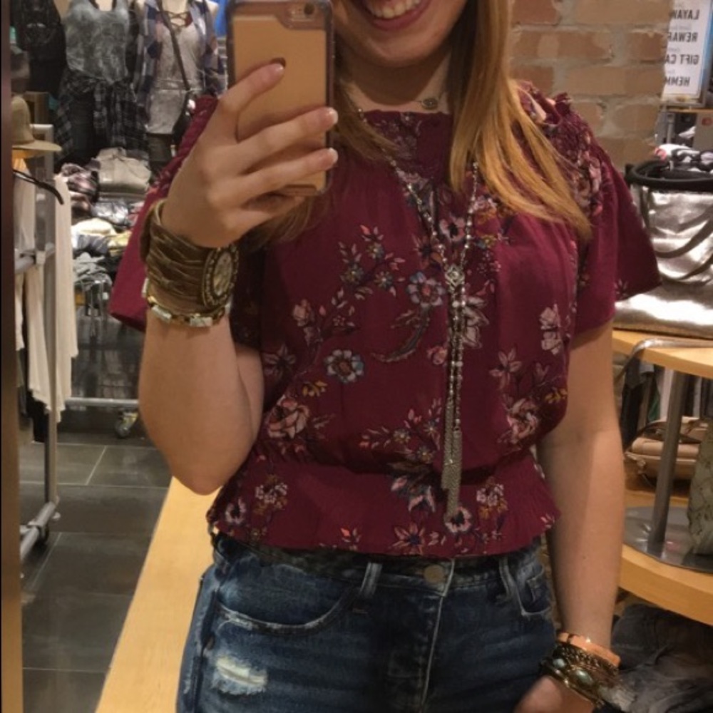 Buckle Daytrip Burgundy Floral Crop Top